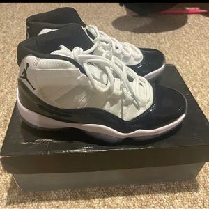 Jordan 11 Black/white